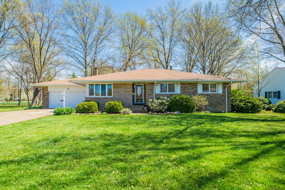 123 Duff Drive, Avon Lake, OH 44012, Presented by Edward Golden, The